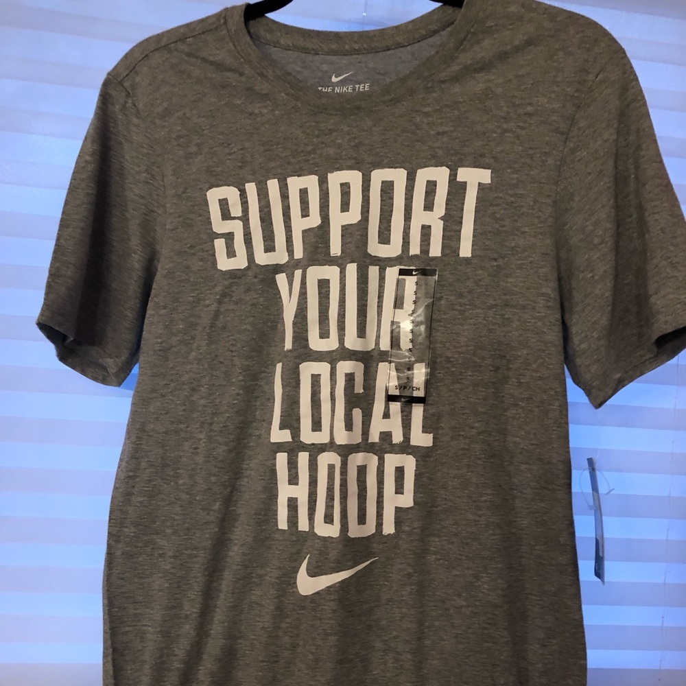Nike basketball tee. Small.